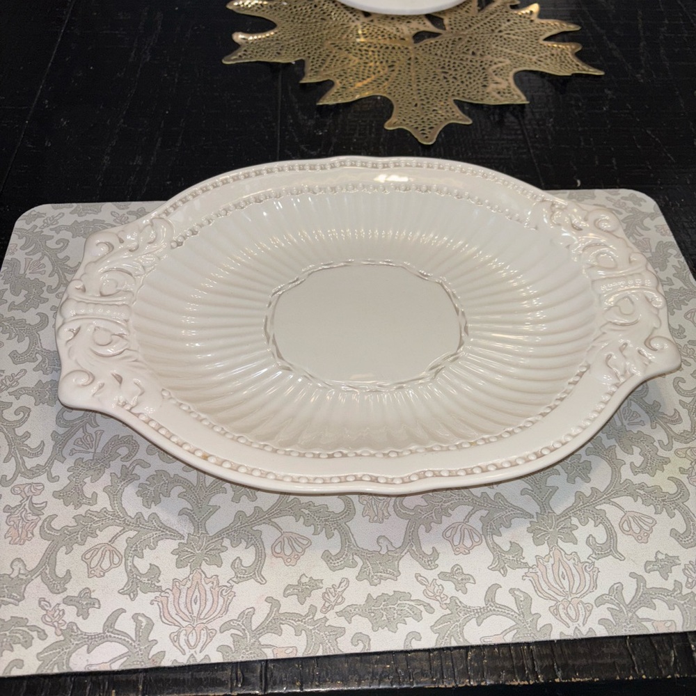American atelier at home Elegant Cream Dinnerware Set - Picture 3 of 6